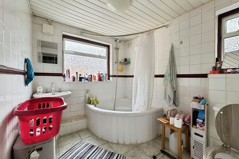 22 Holness Road, London, E15 4EN