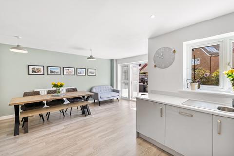 4 bedroom house for sale, Reeves Crescent, Horley RH6