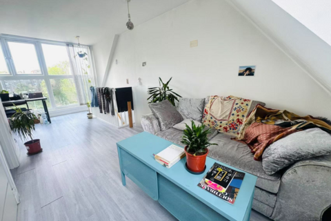 6 bedroom flat to rent, Alpha Road