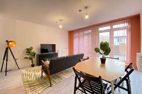 6 bedroom flat to rent, Alpha Road
