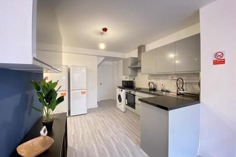 6 bedroom flat to rent, Alpha Road