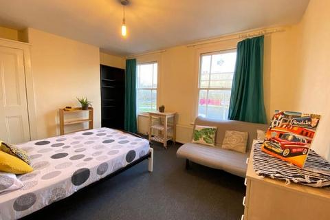 5 bedroom flat to rent, Amersham Grove