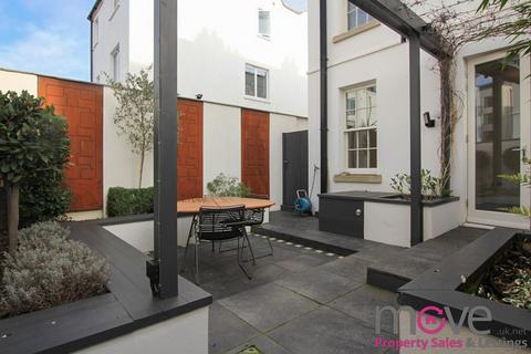 25 Gloucester Place, Cheltenham, GL52 2RN