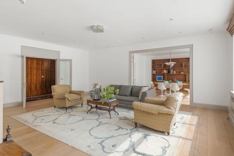 3 bedroom flat to rent, St. James's Place, London, SW1A