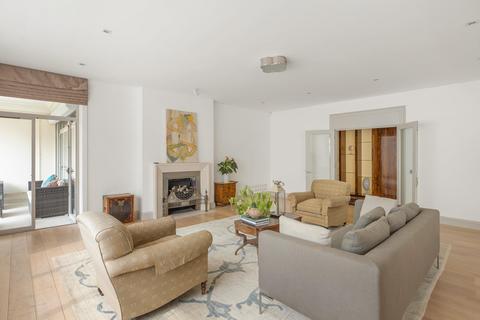 3 bedroom flat to rent, St. James's Place, London, SW1A