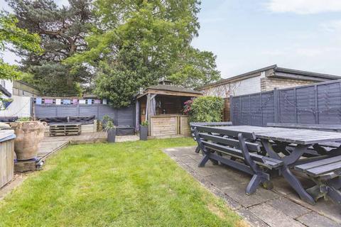 undefined, Bathurst Walk, Richings Park SL0