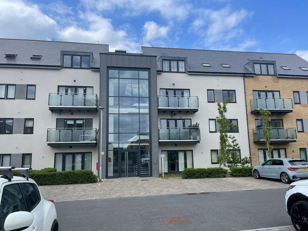 Ruston Close, Berkshire RG2 2 bed apartment - £285,000