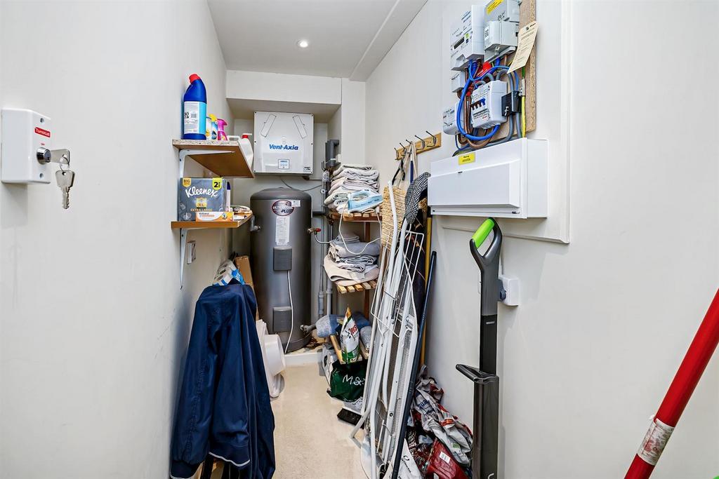 05-4bfd JPH 28 Swift House Maidenhead-10 (1)-medium