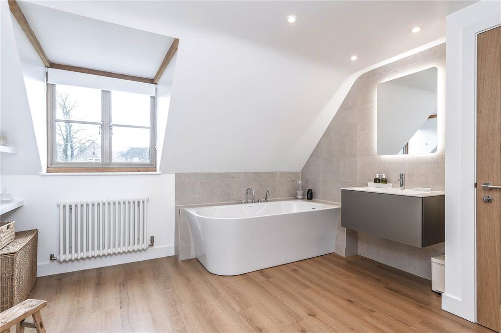 Bed One En Suite