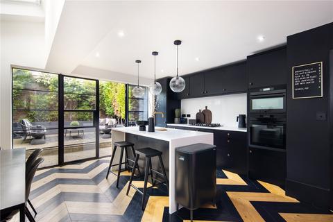 10 Alfearn Road, London, E5 0SE