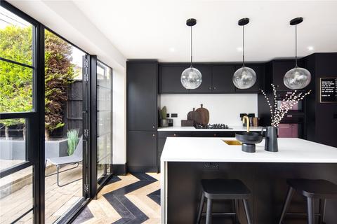 10 Alfearn Road, London, E5 0SE