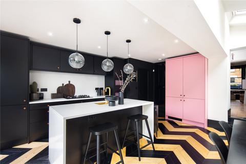 10 Alfearn Road, London, E5 0SE