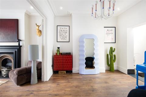 10 Alfearn Road, London, E5 0SE