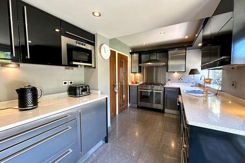 12 Ambergate Close, Walsall, WS3 3RH