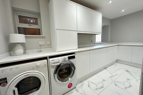 12 Ambergate Close, Walsall, WS3 3RH