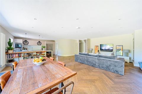 21 Vine Road, East Molesey, KT8 9LF