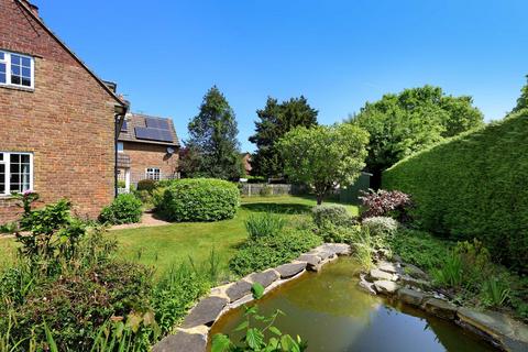 2 Malthouse Square, Beaconsfield, HP9 2LD