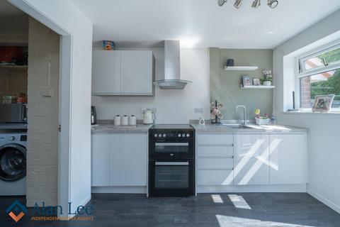 3 bedroom terraced house for sale, Queens Close, Macclesfield, SK10 2DD