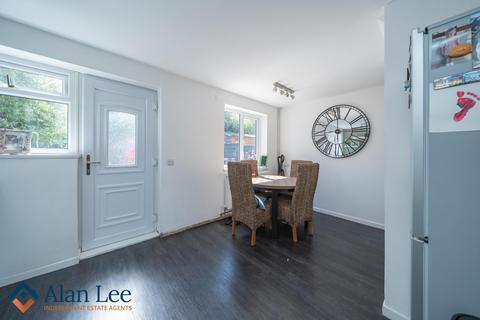 3 bedroom terraced house for sale, Queens Close, Macclesfield, SK10 2DD