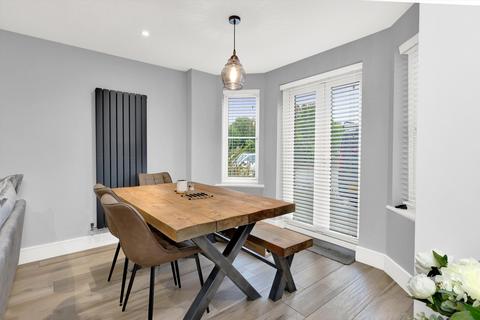 2 bedroom flat to rent, Oatlands Chase, Weybridge, Surrey, KT13
