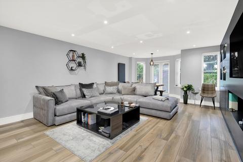 2 bedroom flat to rent, Oatlands Chase, Weybridge, Surrey, KT13