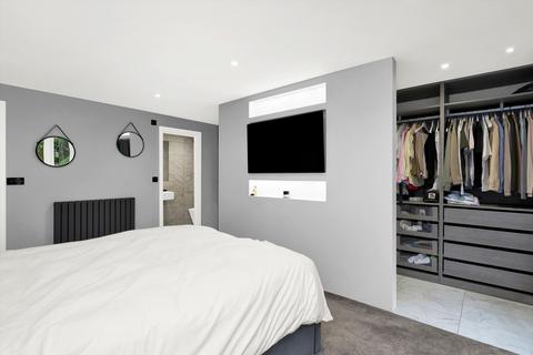2 bedroom flat to rent, Oatlands Chase, Weybridge, Surrey, KT13
