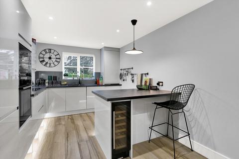 2 bedroom flat to rent, Oatlands Chase, Weybridge, Surrey, KT13