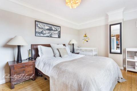 3 bedroom semi-detached house for sale, Dalston Lane, London E8