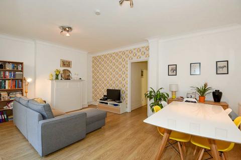 2 bedroom flat to rent, Greencroft Gardens, London NW6