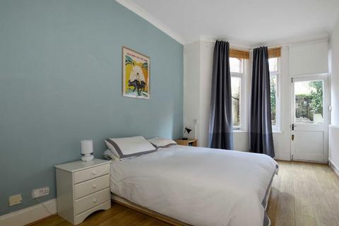2 bedroom flat to rent, Greencroft Gardens, London NW6