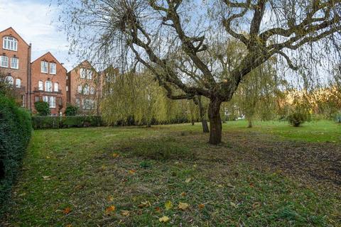 2 bedroom flat to rent, Greencroft Gardens, London NW6