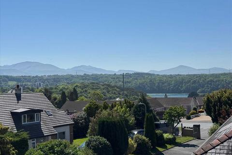 undefined, Glyn, Menai Bridge