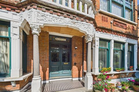 2 bedroom flat for sale, Little Heath, Charlton, London, SE7