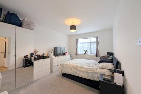 31 The Vale, Feltham, TW14 0JZ