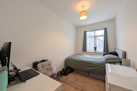 31 The Vale, Feltham, TW14 0JZ