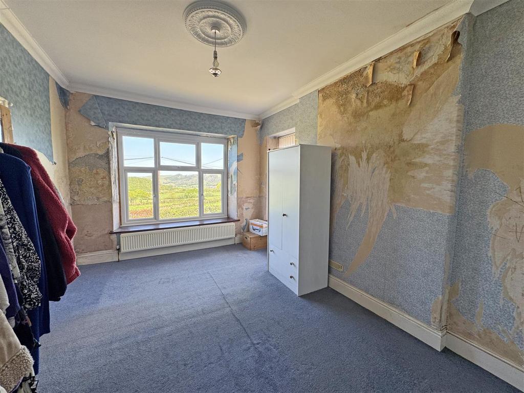 Front bedroom 2