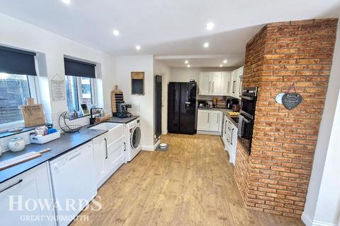 3 bedroom semi-detached house for sale, Victoria Street, Caister-on-Sea