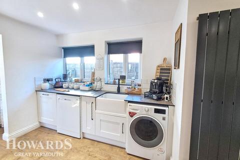 3 bedroom semi-detached house for sale, Victoria Street, Caister-on-Sea
