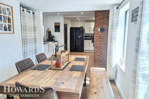 3 bedroom semi-detached house for sale, Victoria Street, Caister-on-Sea
