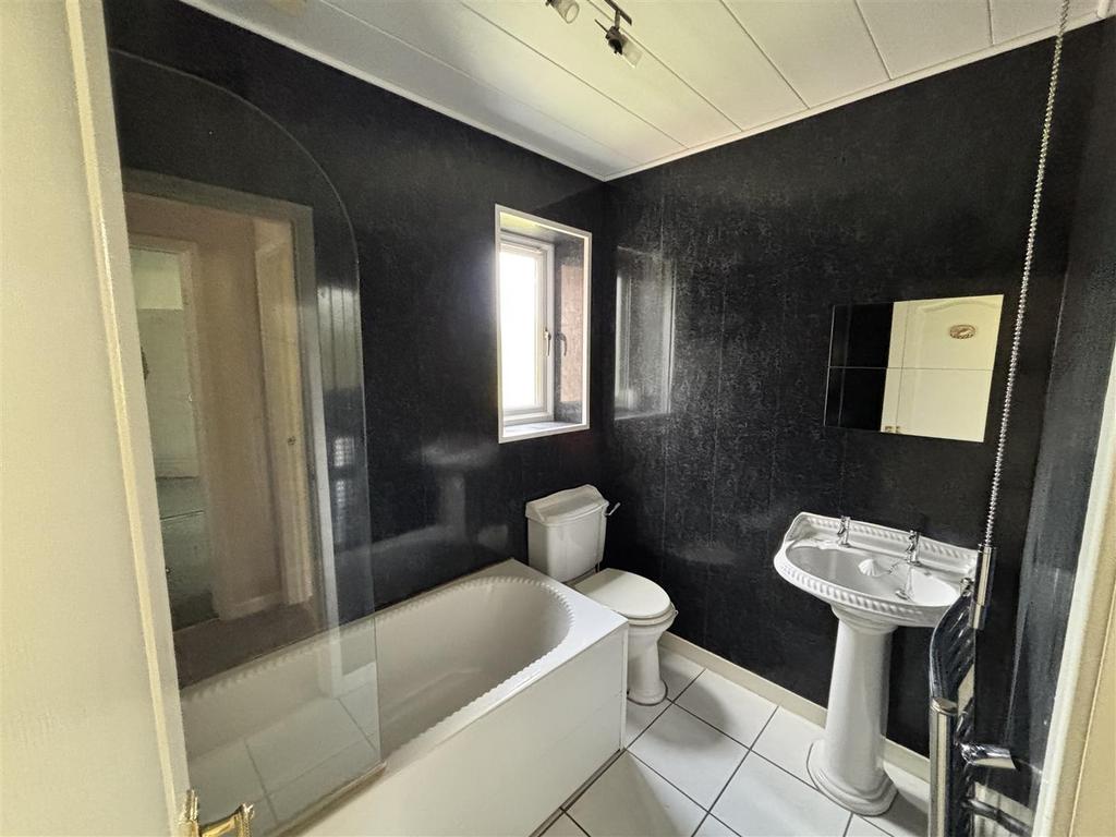Family Bathroom/WC