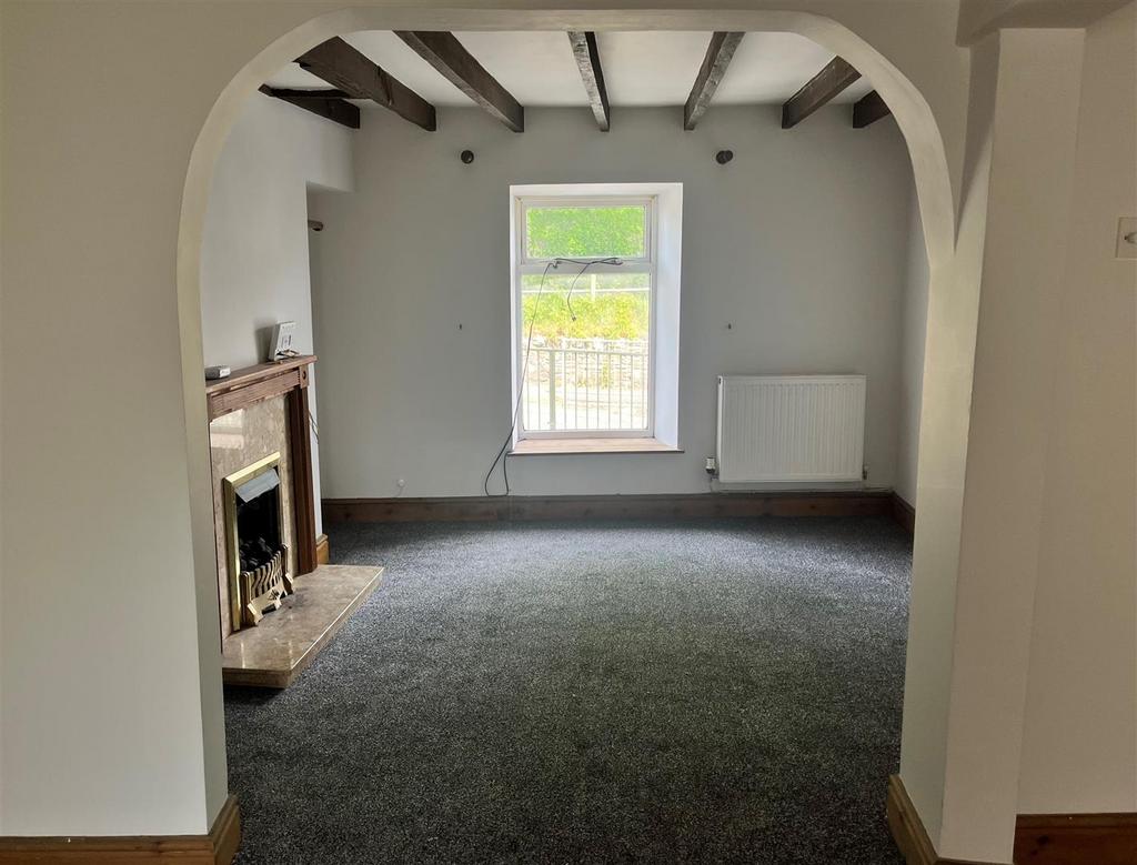 Living room 2.jpg