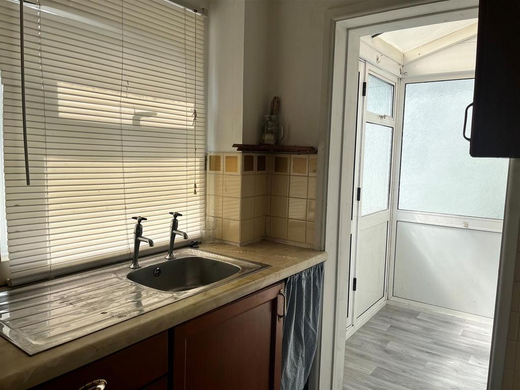 Kitchen 3.jpg