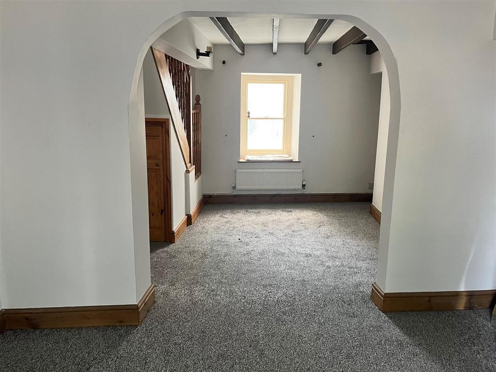 Living room 5.jpg