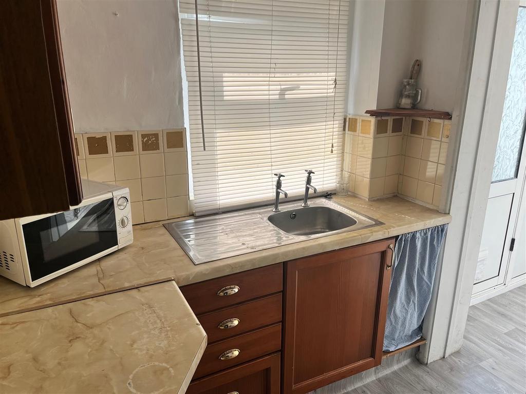 Kitchen 1.jpg