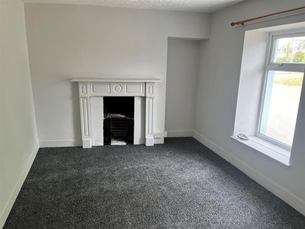 Bedroom b 1.jpg