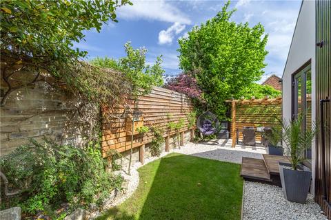 2 bedroom bungalow for sale, Roundwood Avenue, Baildon, West Yorkshire, BD17