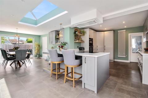 8 Beachside Close, Goring By Sea, Worthing, BN12 4JQ