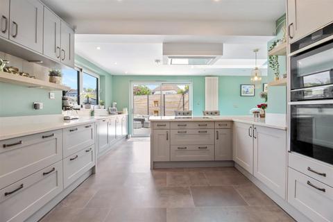 8 Beachside Close, Goring By Sea, Worthing, BN12 4JQ