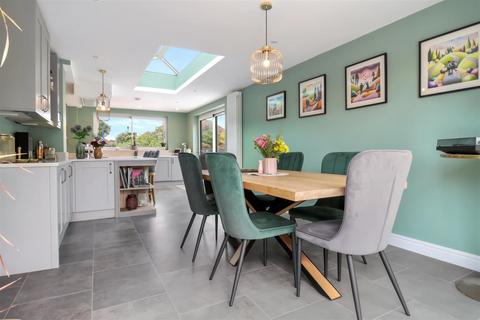 8 Beachside Close, Goring By Sea, Worthing, BN12 4JQ
