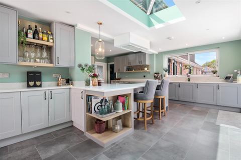 8 Beachside Close, Goring By Sea, Worthing, BN12 4JQ